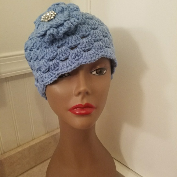 Crochet Hat w Rhinstone - Picture 1 of 3
